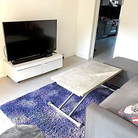 D'une A A 800 M De La Avec Jardin Clos Et Wifi Le Pradet