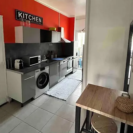 D'une A A 800 M De La Avec Jardin Clos Et Wifi Appartement